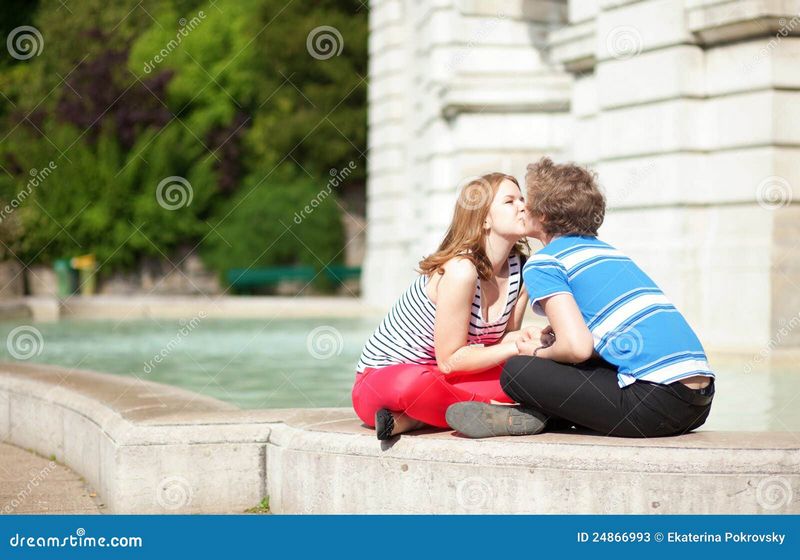 AvoDate Review 2025: First Impressions, Costs and Features